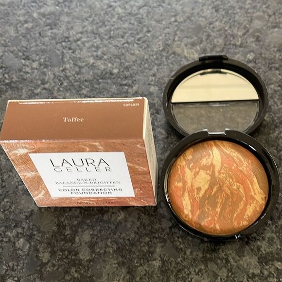 Laura Geller Baked Balance-N-Brighten Color Correcting Foundation in Toffee - Picture 3 of 6
